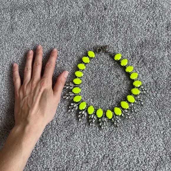 Neon yellow necklace - Picture 5 of 8